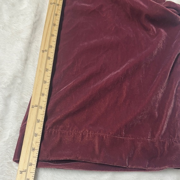 Universal Thread Maroon Cargo Joggers. Velour like material - Picture 10 of 12